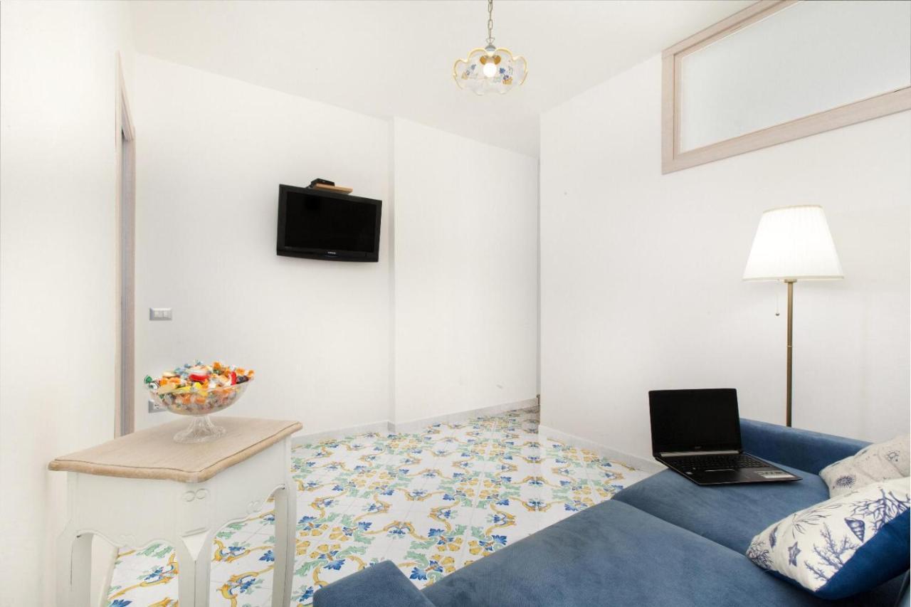 Millie Sorrento Suites Exterior photo